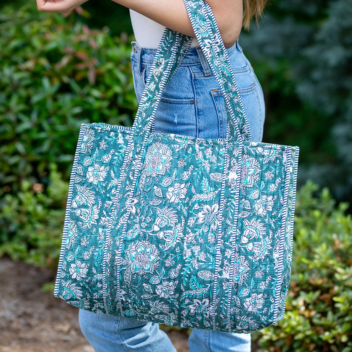 Quilted Trendy Tote Bag w/Travel Pouch Teal Florals
