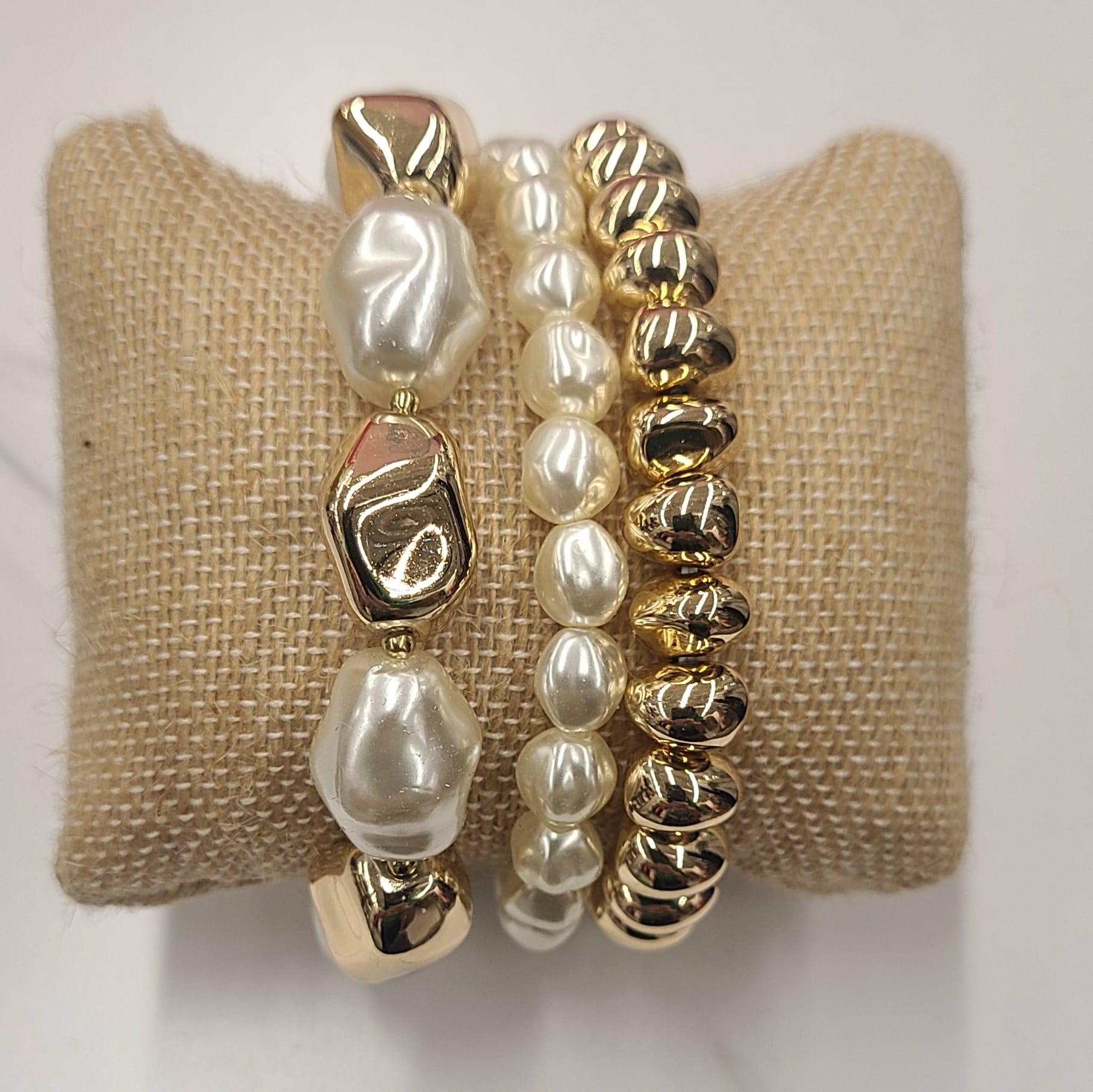 House of Trendz jewelry Set of 3 Fashion Pearl Gold Stretch Bracelets